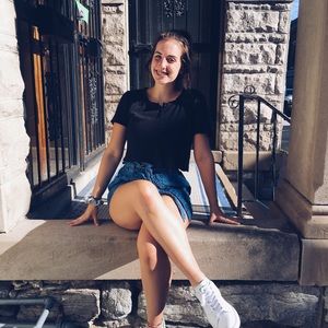 Meet your Posher, Olivia